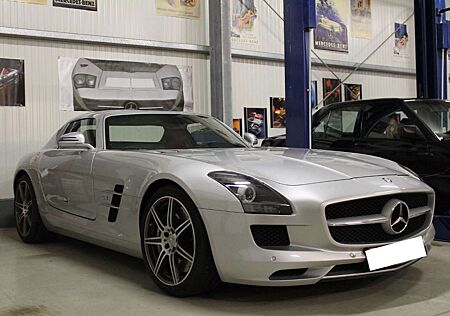 Mercedes-Benz SLS Coupe 1.Hand Carbon 4717KM