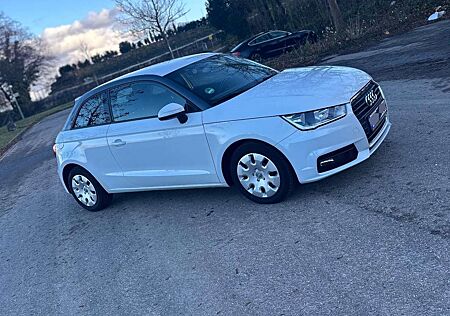 Audi A1 1.4 TFSI S tronic line Sportpaket