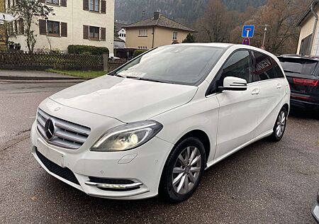 Mercedes-Benz B 180 *Bi Xenon*Navi*PDC*SHZ*Wenig Km