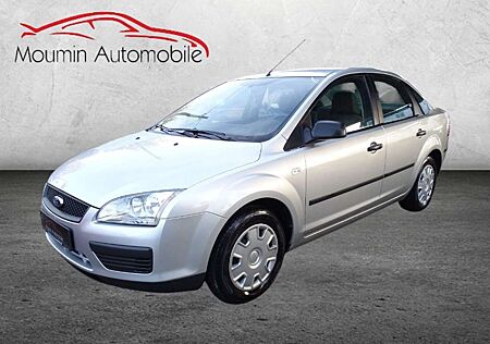 Ford Focus gebraucht kaufen Ford Focus Lim. 4-trg 1.6 16V Trend"KLIMA"PDC"AHK"1.HAND!"EU4