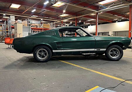Ford Mustang 2-Door Fastback