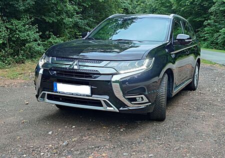 Mitsubishi Outlander 2.4 4WD PHEV Vollausstattung TOP