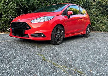 Ford Fiesta 1.6 EcoBoost mit Leder-Sport-Paket ST