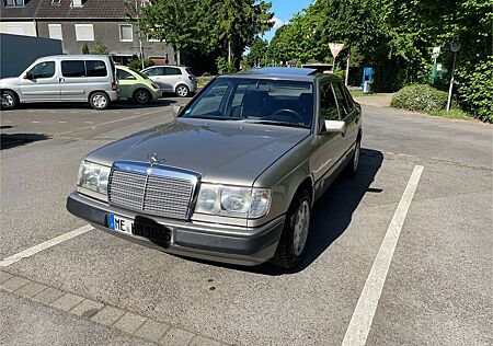 Mercedes-Benz E 200 Automatik eSSD Alufelgen Sportline