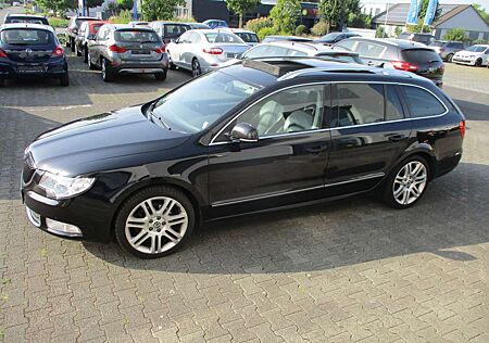Skoda Superb Combi 2.0 TDI Elegance Leder Navi Xenon Pano