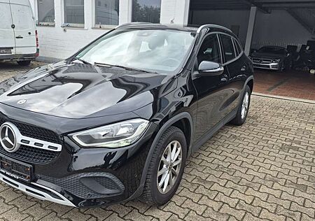 Mercedes-Benz GLA 180 AUTOMATIK RFK SPURHALTE CARPLAY UNFALLFREI