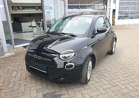 Fiat 500E Action