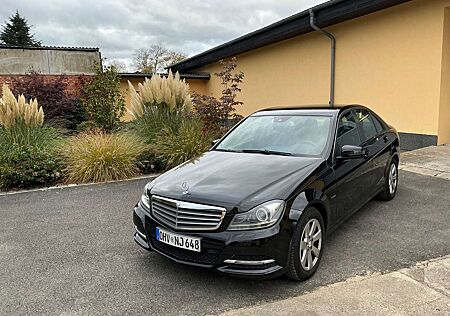 Mercedes-Benz C 220 DPF BlueEFFICIENCY 7G-TRONIC Avantgarde Edition