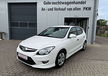 Hyundai i30 Classic*SHZ*SCHECKHEFT*1HAND*HU SERVICE NEU