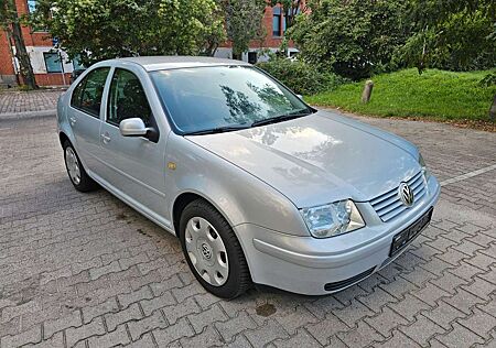 VW Bora Volkswagen 1.6 Comfortline Automatik Nur 67 000Km