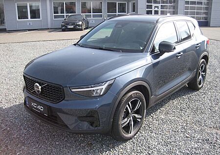 Volvo XC 40 XC40 Plus Dark 2WD B4 Mild-Hybrid Benzin