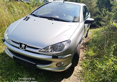 Peugeot 206 CC *AUTOMATIK*NEUTEILE*TÜV