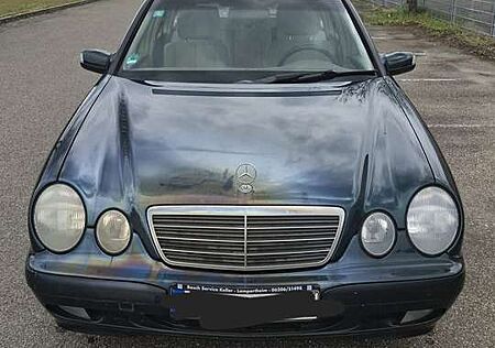 Mercedes-Benz E 200 T Kompressor Classic