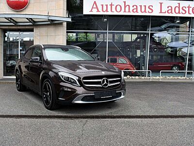 Mercedes-Benz GLA 220 *4Matic*Panorama*Leder*LED*Navi*PDC*