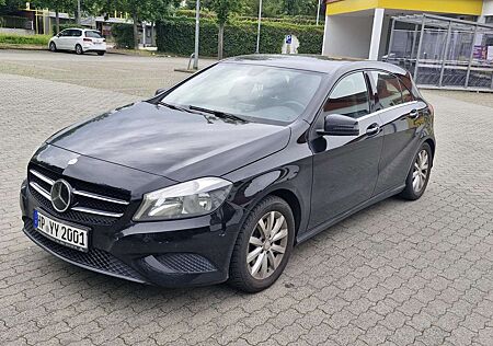 Mercedes-Benz A 180 (BlueEFFICIENCY) 7G-DCT Urban
