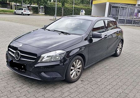 Mercedes-Benz A 180 (BlueEFFICIENCY) 7G-DCT Urban