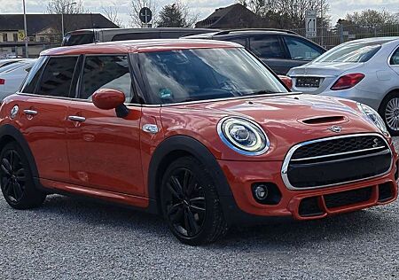 Mini Cooper S John Works LEDER+NAVI+LED+AUTOMATIK+PDC