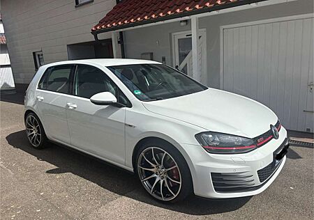 VW Golf GTI Volkswagen GTI Performance BMT
