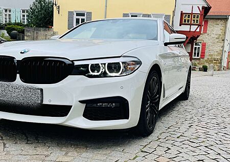 BMW 530d 530 xDrive Sport-Aut.Matt Perlen Weiss Foliert