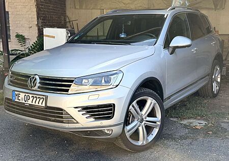 VW Touareg Volkswagen 3.0 V6. R-LINE. 21“. DYNAUDIO. LUFT. VOLL