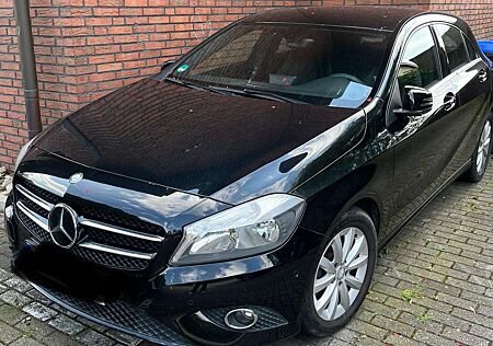 Mercedes-Benz A 180 (BlueEFFICIENCY) 7G-DCT AMG Sport