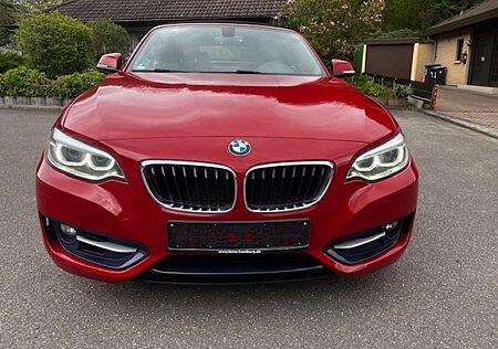 BMW 218 i Sport Line/2.Hd/Autom/18"/LR-HzG/AHK/SHZ/PDC