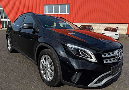 Mercedes-Benz GLA 180 GLA -Klasse 180 Start-Stop Navi Leder