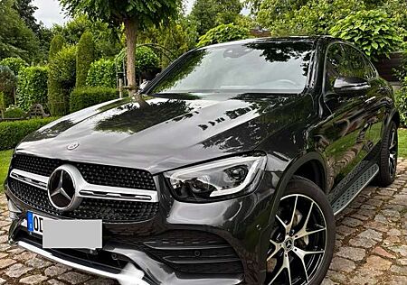 Mercedes-Benz GLC 300 GLC 300DE Coupe 4Matic AMG Line Distronic Plus