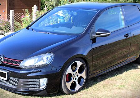 VW Golf GTI Volkswagen Golf 2.0 GTI