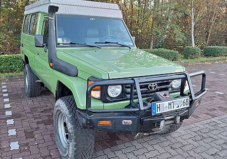 Toyota Land Cruiser HZJ 78