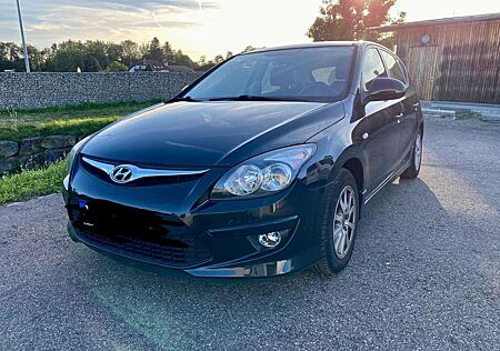 Hyundai i30 Fifa WM Edition Zusatzpaket / 1.6 CRDi