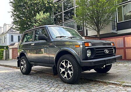 Lada Niva 40th anniversary 4x4 Deutsche Papiere Service neu