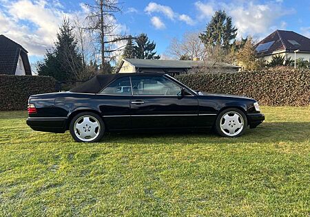 Mercedes-Benz E 320