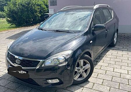Kia Cee'd Ceed / 1.4 CVVT Dream-Team Edition, ATM bei 91107 KM