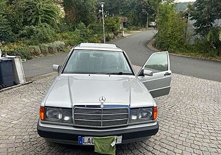 Mercedes-Benz 190 D 2.5 mit H Zulassung und 5 Ganggetriebe