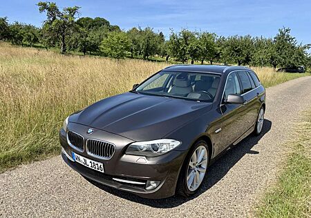 BMW 530d 530 Touring Performance Voll. Standh. TOP!
