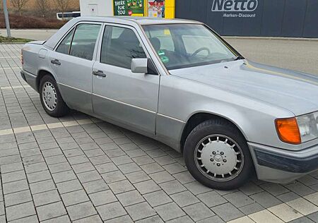 Mercedes-Benz E 230 E-Klasse