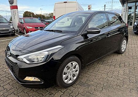 Hyundai i20 blue 1.2 Trend