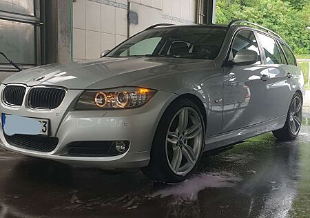 BMW 320i 320 Touring Aut.