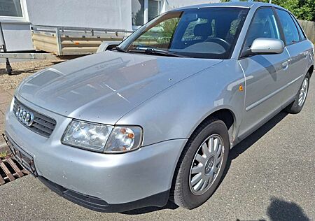 Audi A3 1.6 Attraction
