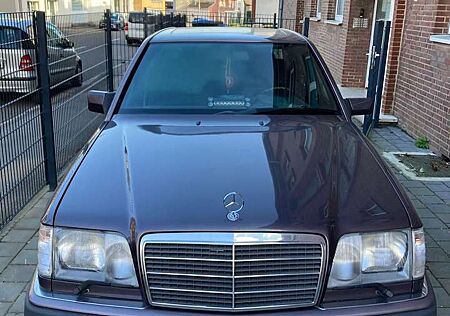 Mercedes-Benz E 320 320 E / (124.032) Automatik,H-Zulassung