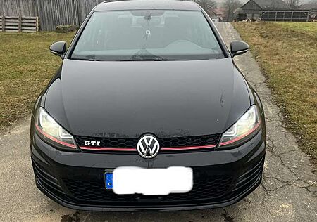 VW Golf GTI Volkswagen BlueMotion Technology DSG