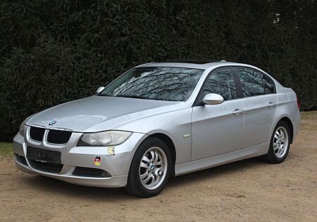 BMW 318 i*NAVI*KLIMAAUTOMATIK*ESSD*PDC*EURO4*