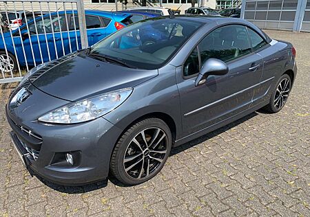 Peugeot 207 CC Platinum mit Leder und Alufelgen