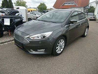 Ford Focus Lim. Titanium/Navi/viele Extras/Zahnr. neu
