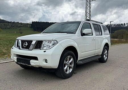 Nissan Pathfinder 2.5 dCi LE | 7-SITZER | AHK | 8-FACH