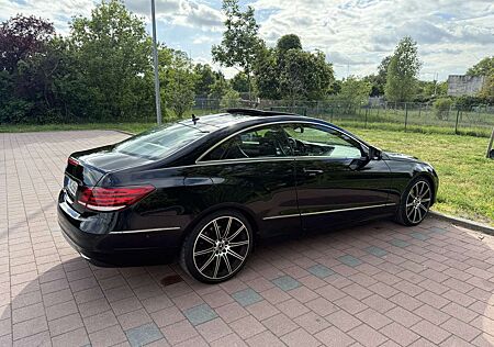 Mercedes-Benz E 200 (207.334)