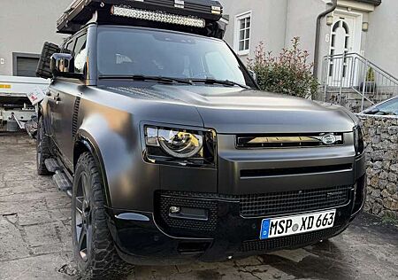 Land Rover Defender 110 D300 X-Dynamic SE
