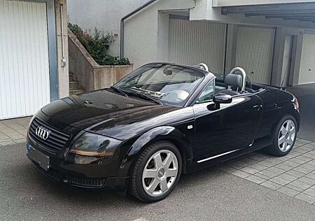 Audi TT Roadster 1.8 T Scheckheftgeplegt, Garagenfahrzeug