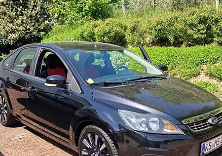 Ford Focus 1.6 Black Magic